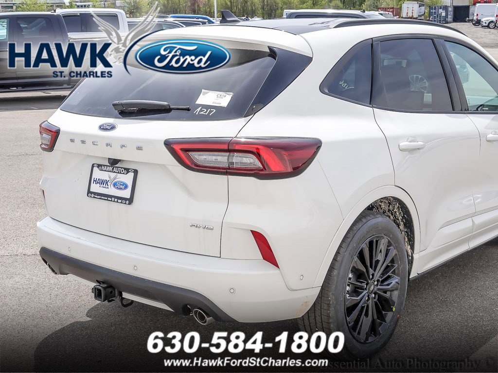 2024 Ford Escape ST-Line Elite photo 2