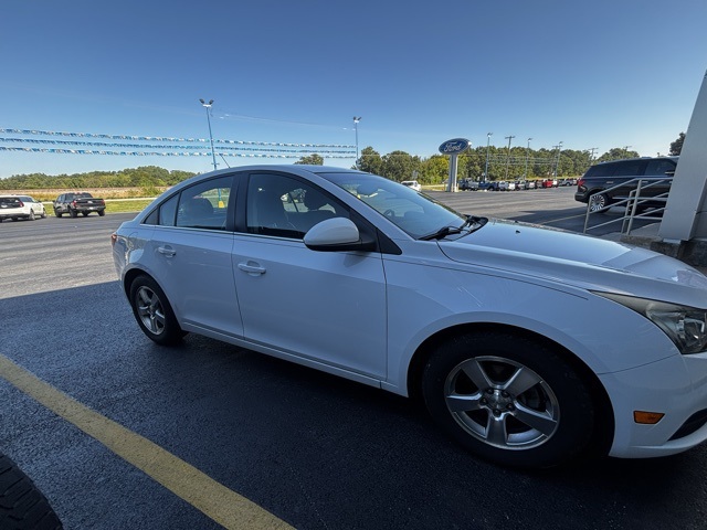 2012 Chevrolet Cruze photo 2