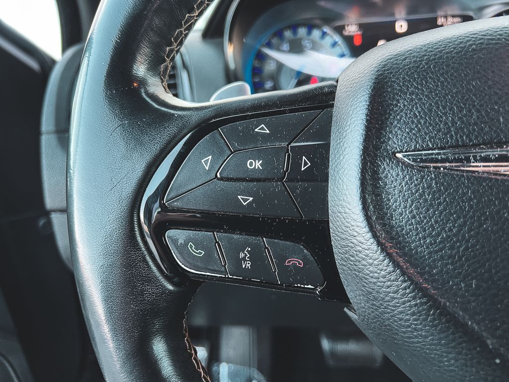 2015 Chrysler 300 S photo 21