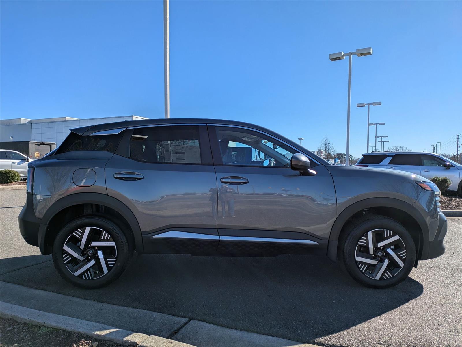 2025 Nissan Kicks SV photo 4