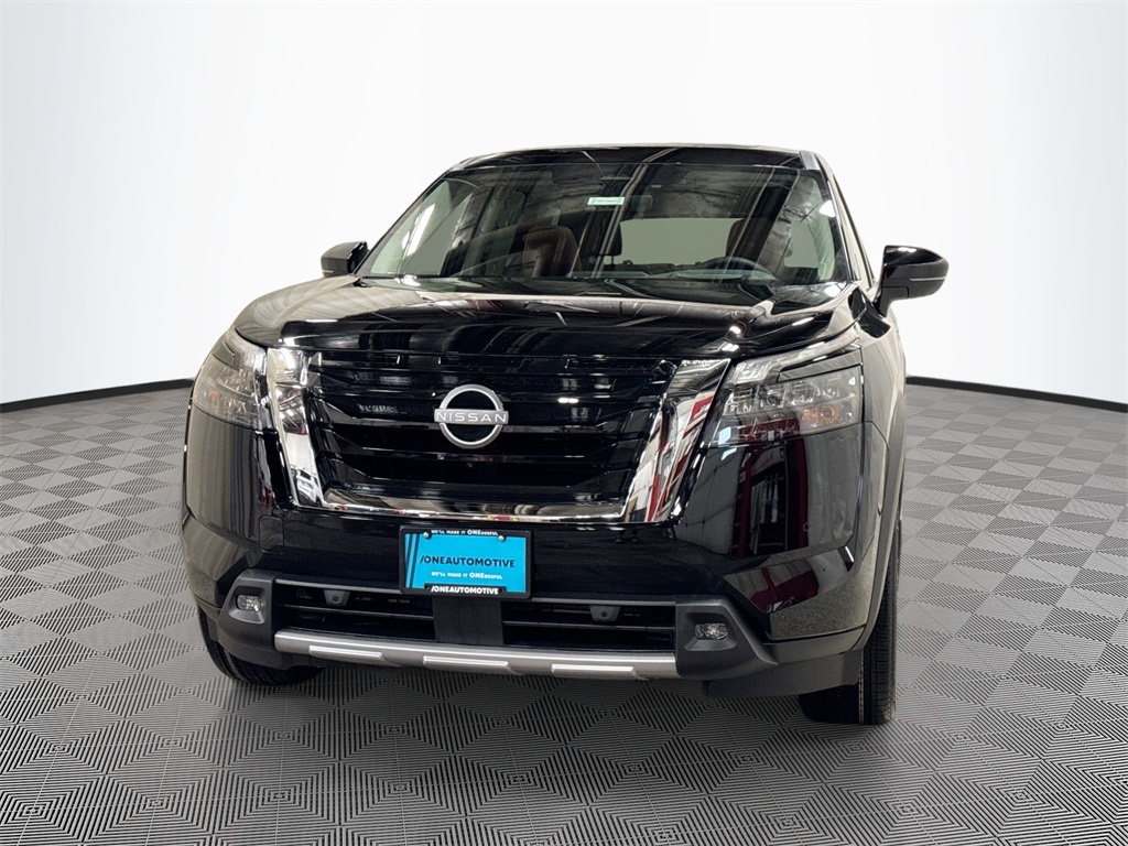 2025 Nissan Pathfinder Platinum's photo