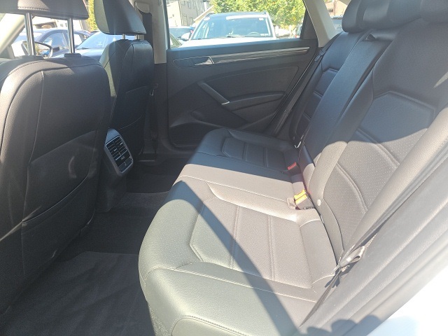 2017 Volkswagen Passat SE photo 21