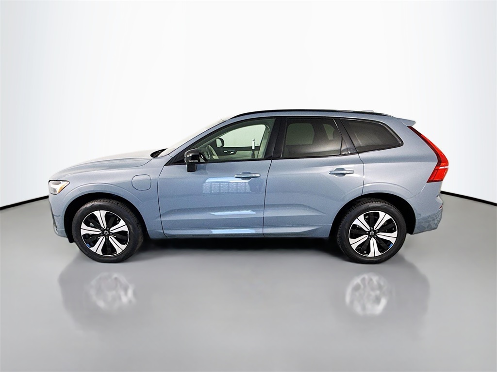 2023 Volvo XC60 Recharge Hybrid T8 Plus photo 2