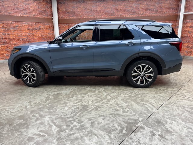2025 Ford Explorer ST-Line photo 2