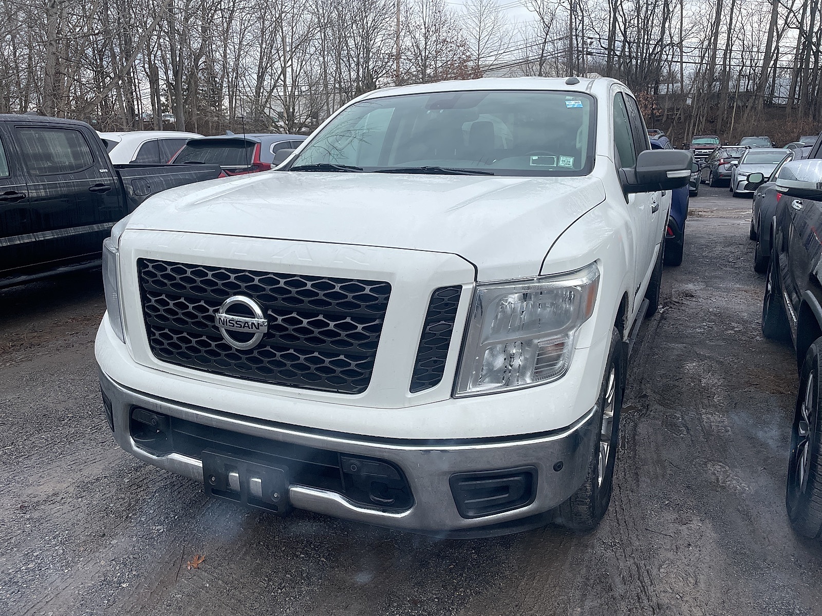 2019 Nissan Titan SV's photo