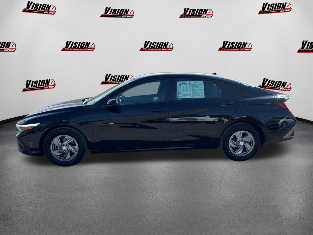 2024 Hyundai Elantra SE photo 8