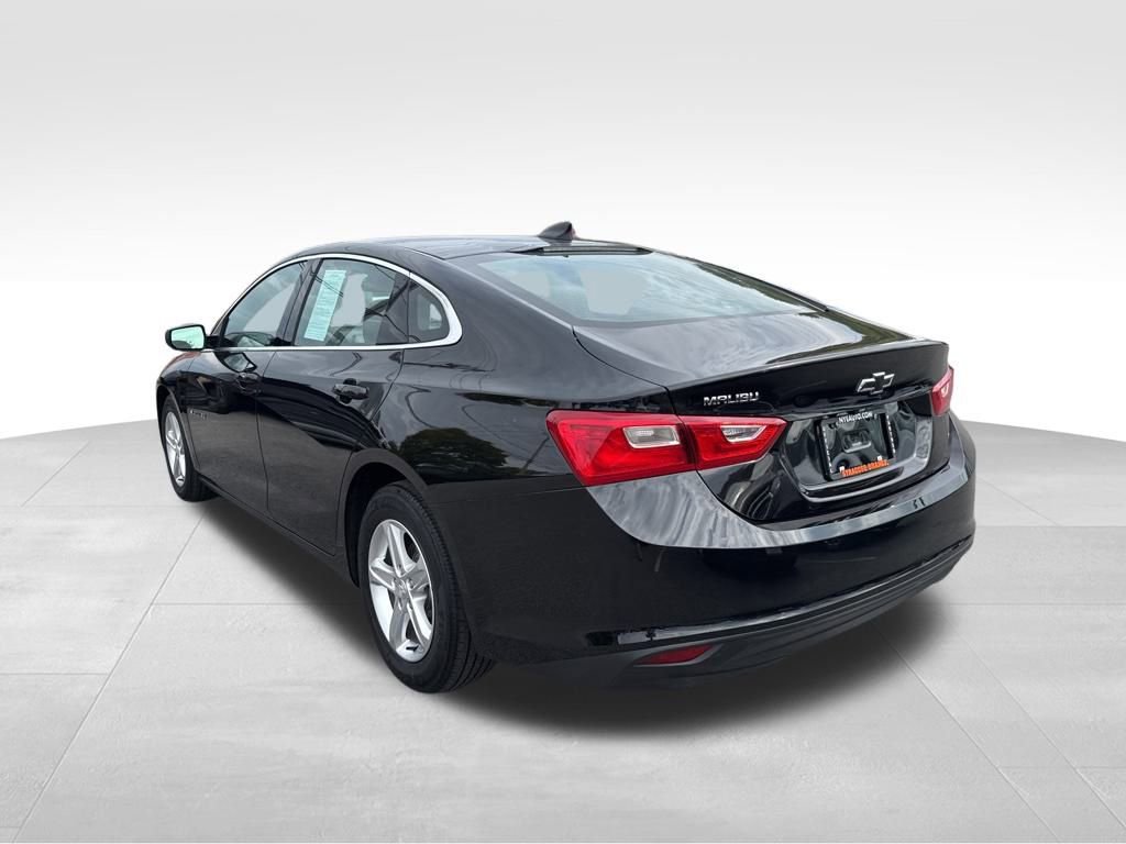 2022 Chevrolet Malibu LS photo 3