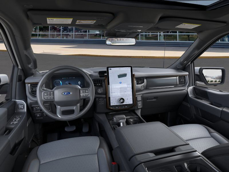 2025 Ford F-150 Lightning Lariat photo 9