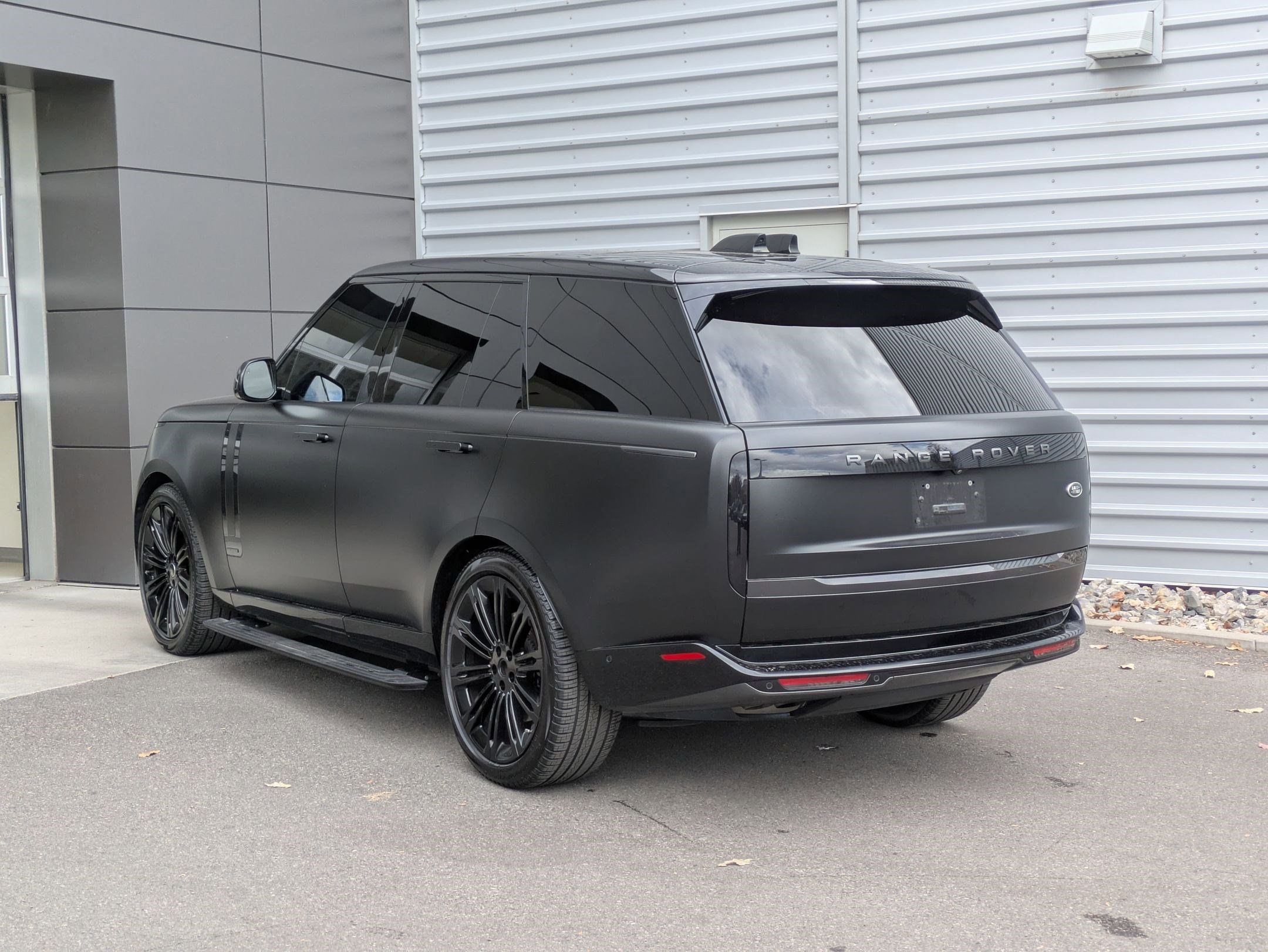 2023 Land Rover Range Rover Autobiography photo 3