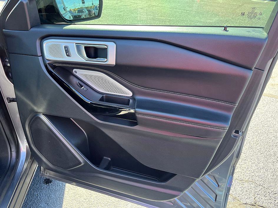 2021 Ford Explorer ST photo 27
