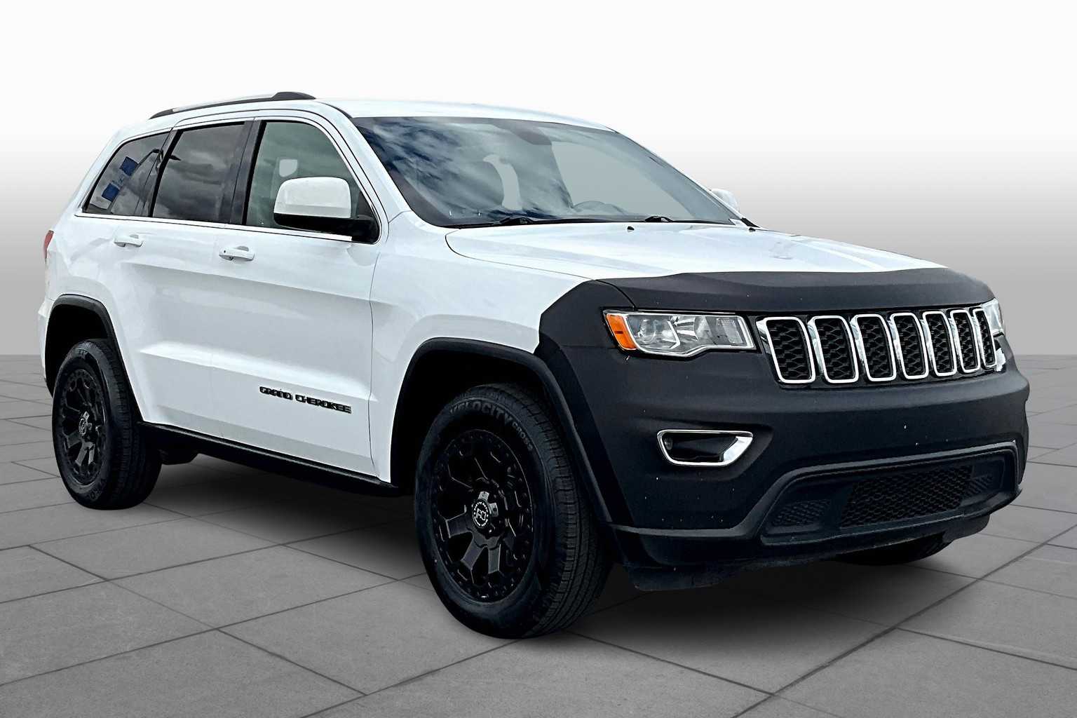 2019 Jeep Grand Cherokee Laredo E photo 2