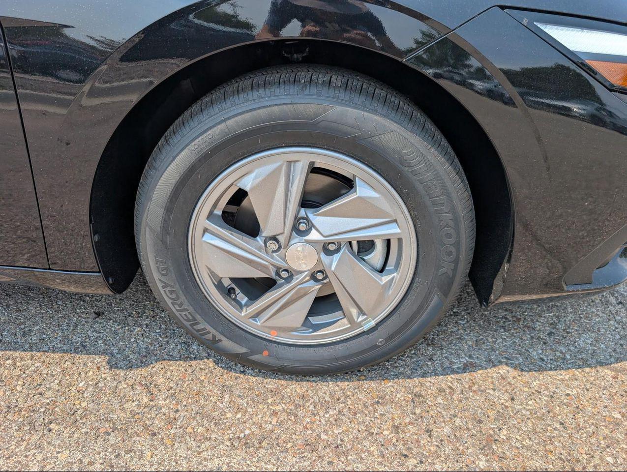 2025 Hyundai Elantra SE photo 22
