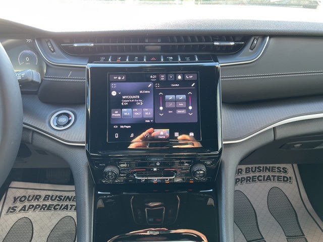 2024 Jeep Grand Cherokee Altitude photo 17