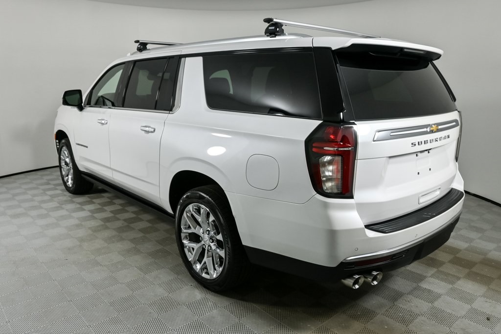 2022 Chevrolet Suburban High Country photo 3