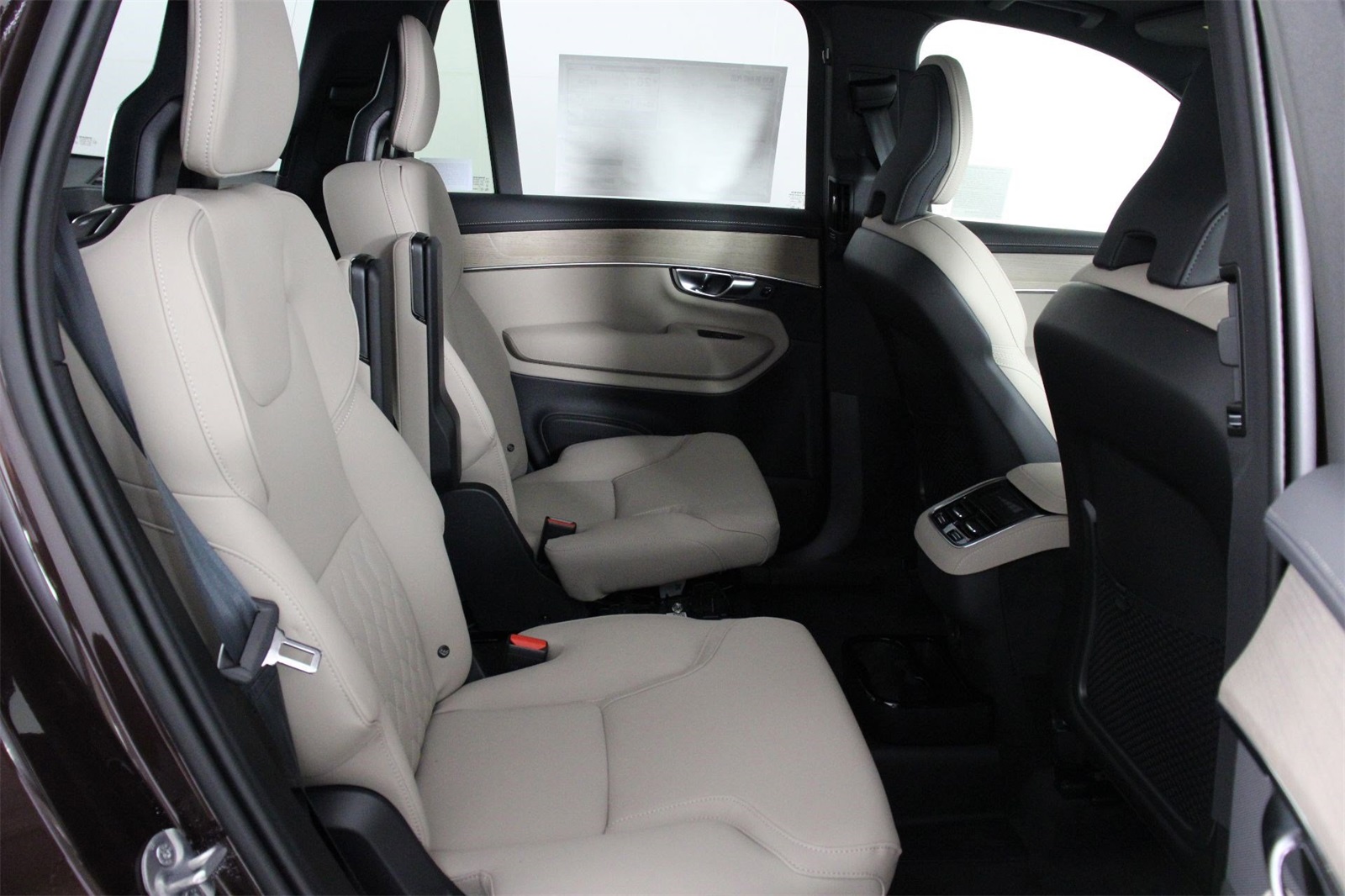 2025 Volvo XC90 B5 Plus photo 10