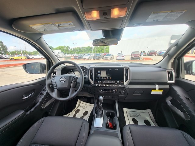 2025 Nissan Frontier SV photo 14