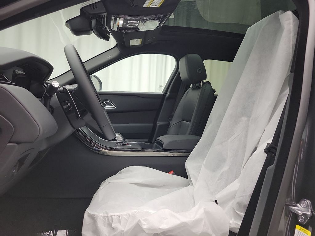 2025 Land Rover Range Rover Velar SE photo 6