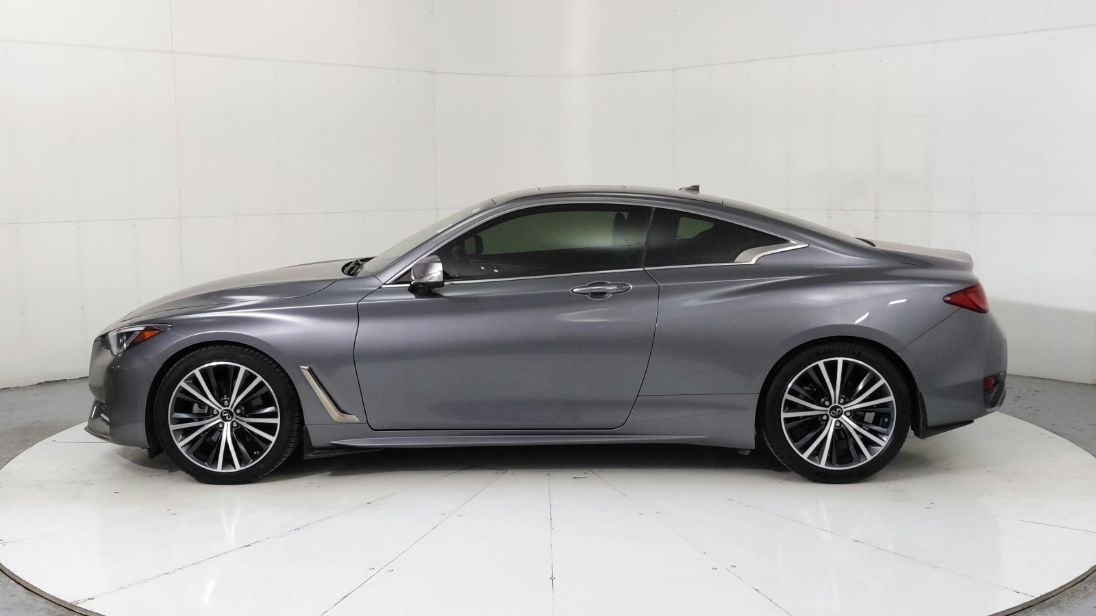 Used 2022 Graphite Shadow INFINITI LUXE image 3