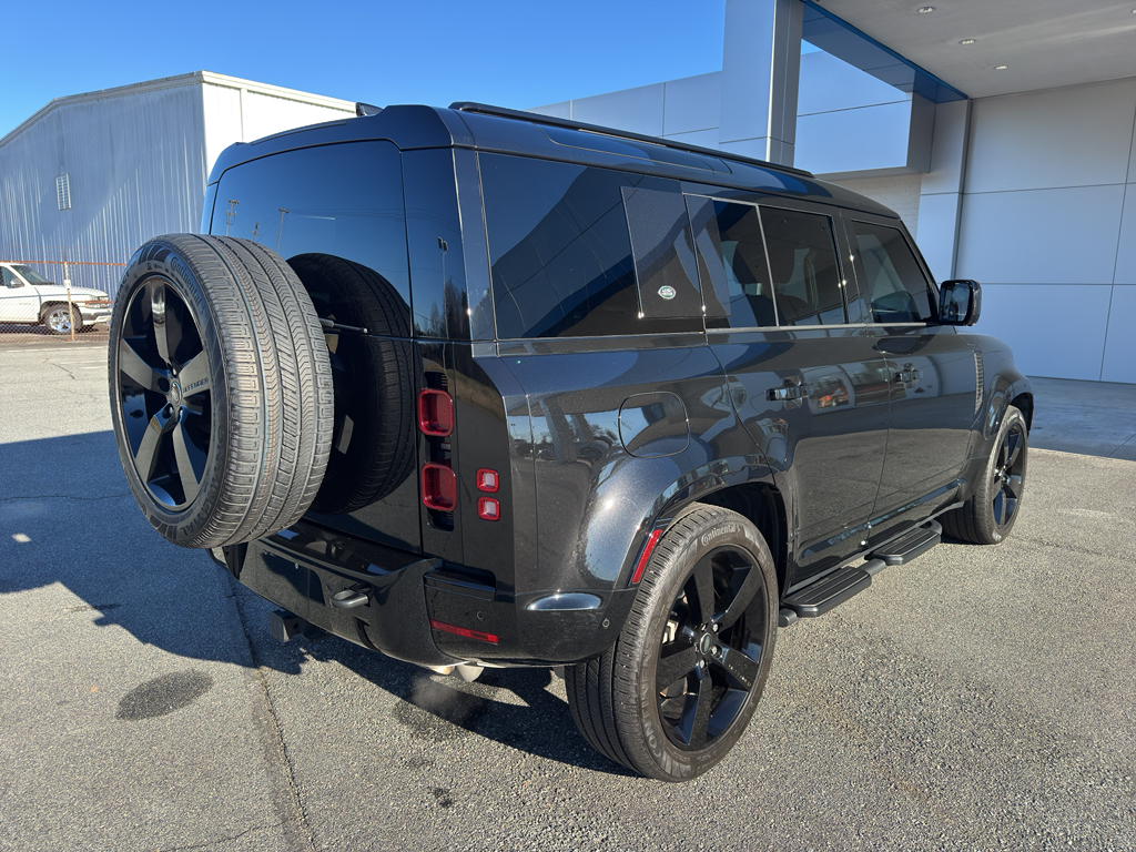 2024 Land Rover Defender 110 X-Dynamic SE photo 3