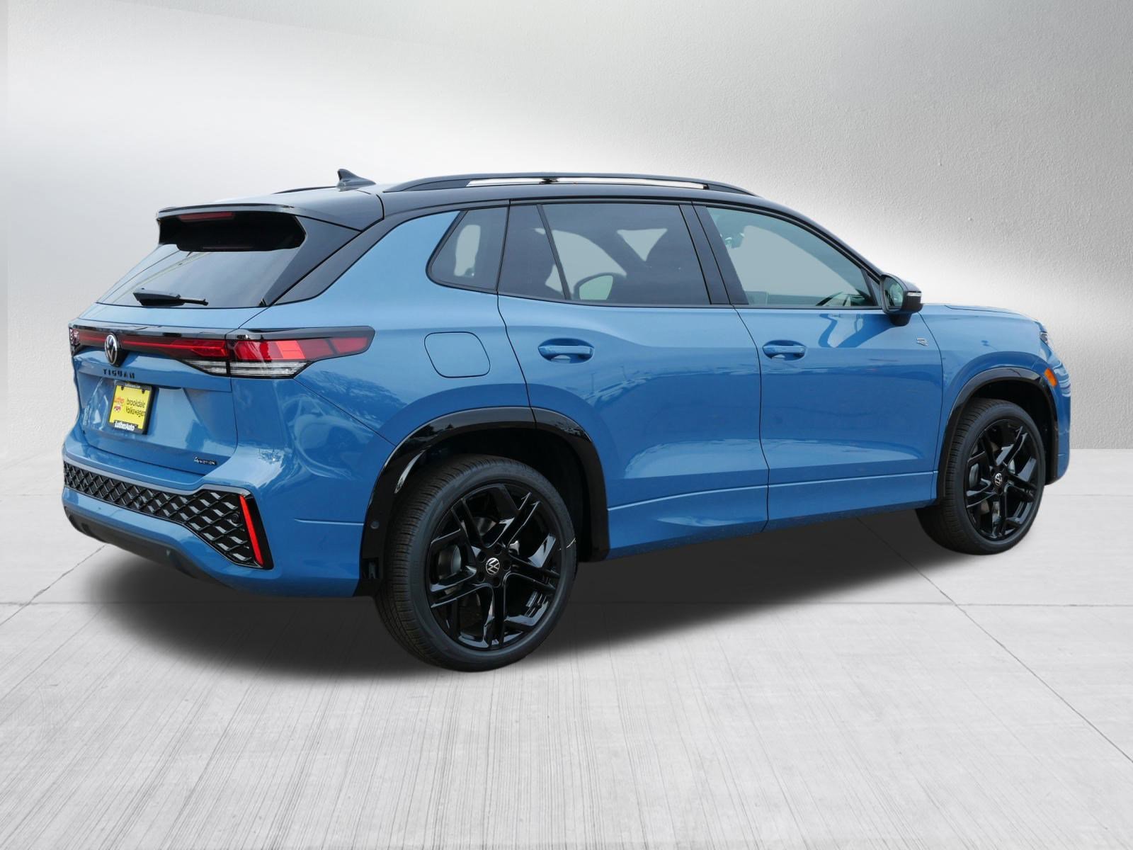 2026 Volkswagen Tiguan SE R-Line Black photo 3