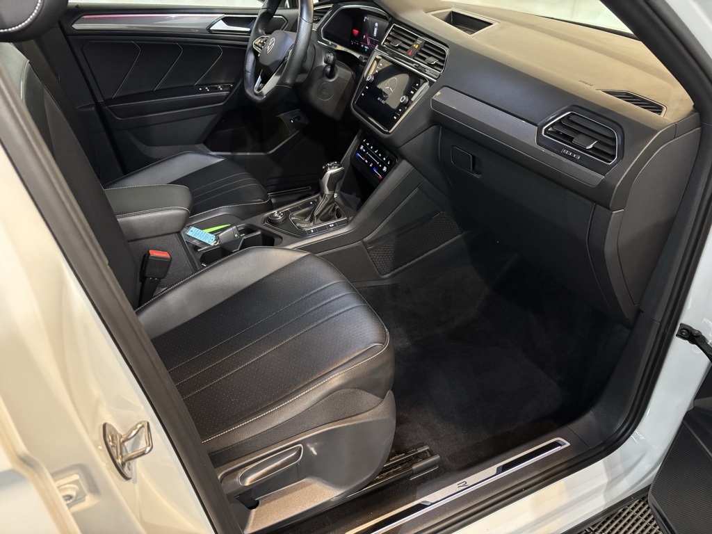 2022 Volkswagen Tiguan SE R-Line Black photo 7