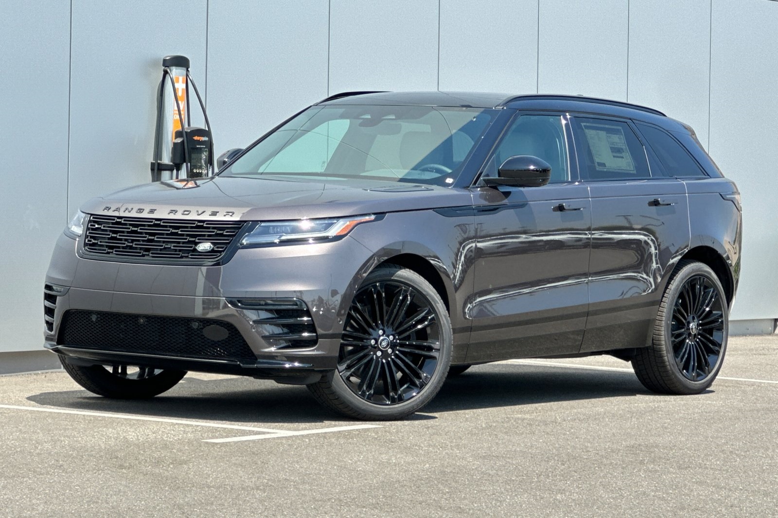 2026 Land Rover Range Rover Velar SE photo 2