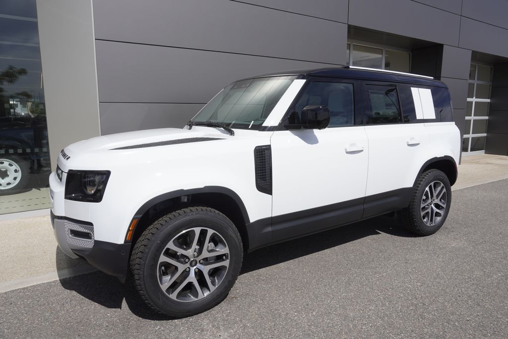 2025 Land Rover Defender 110 S photo 3