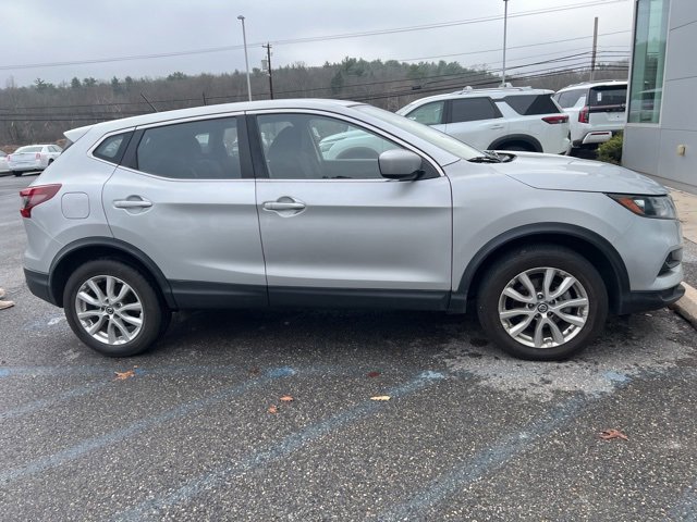 2022 Nissan Rogue Sport S photo 2