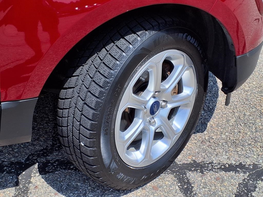 Used 2021 Red Ford SE image 4