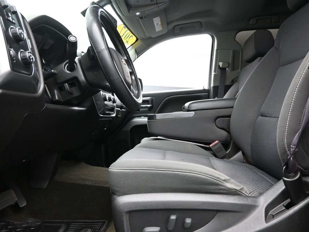 2017 Chevrolet Silverado 1500 LT photo 11