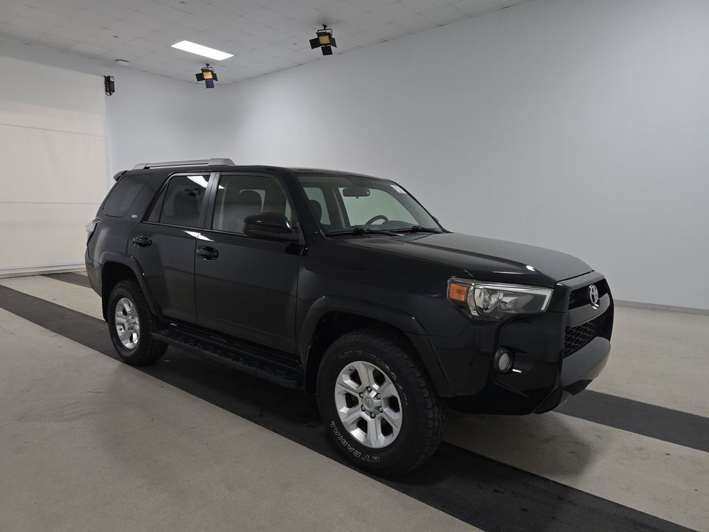 2016 Toyota 4Runner SR5's photo