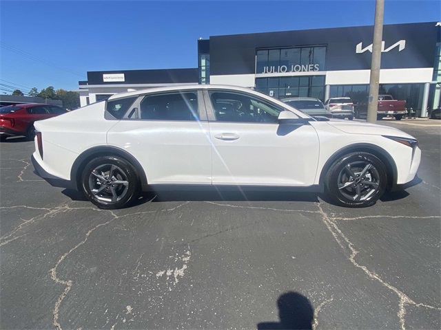 2025 Kia K4 LXS photo 2