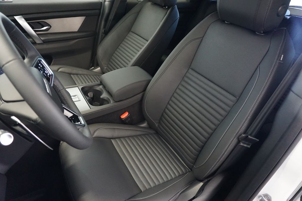 2025 Land Rover Discovery Sport SE photo 19