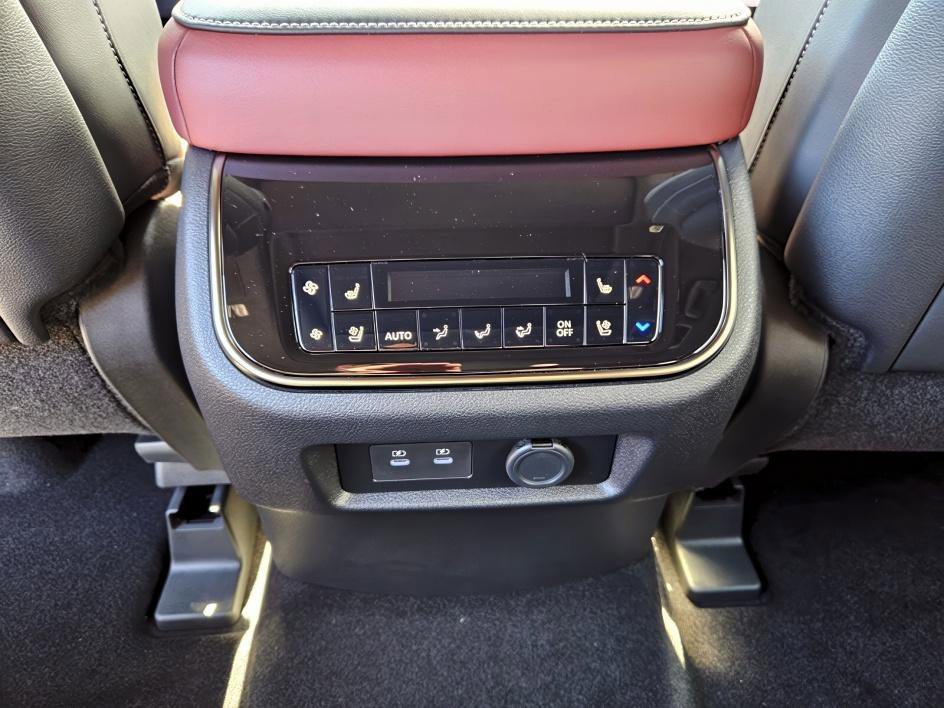 2026 Infiniti QX80 photo 11