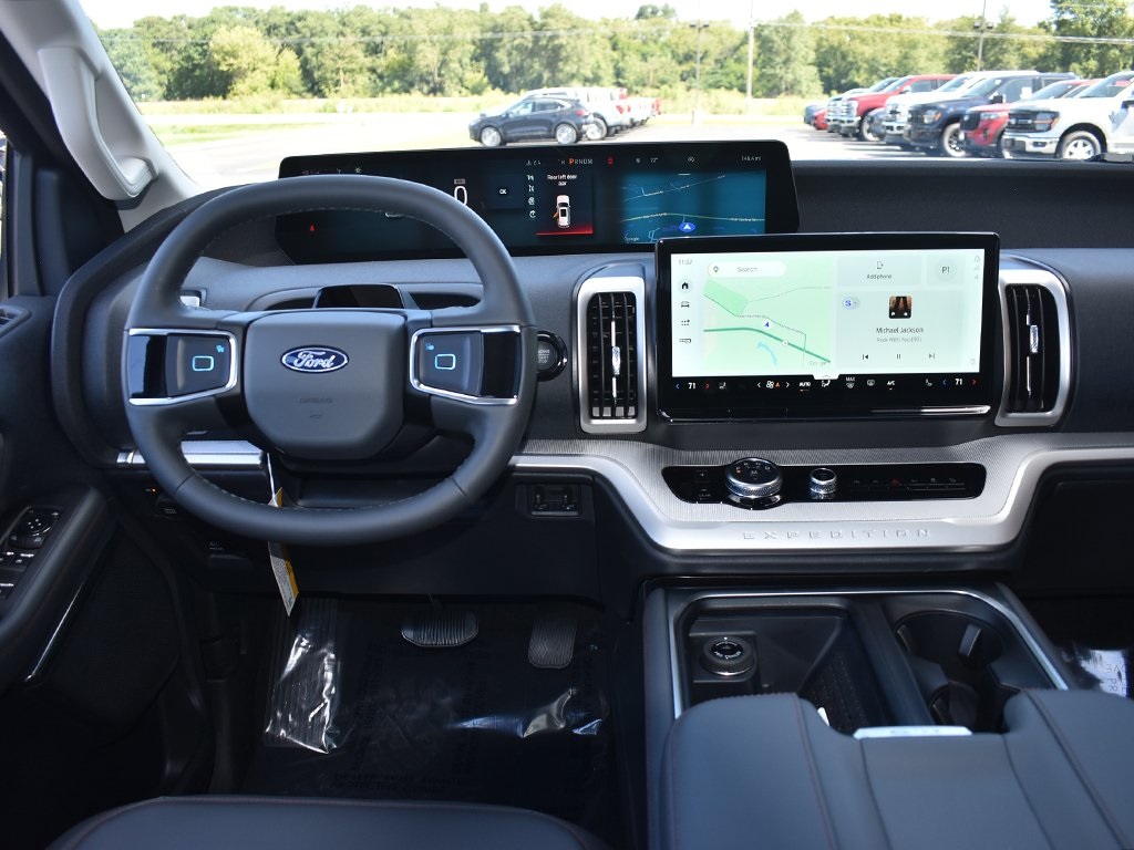 2025 Ford Expedition MAX photo 14