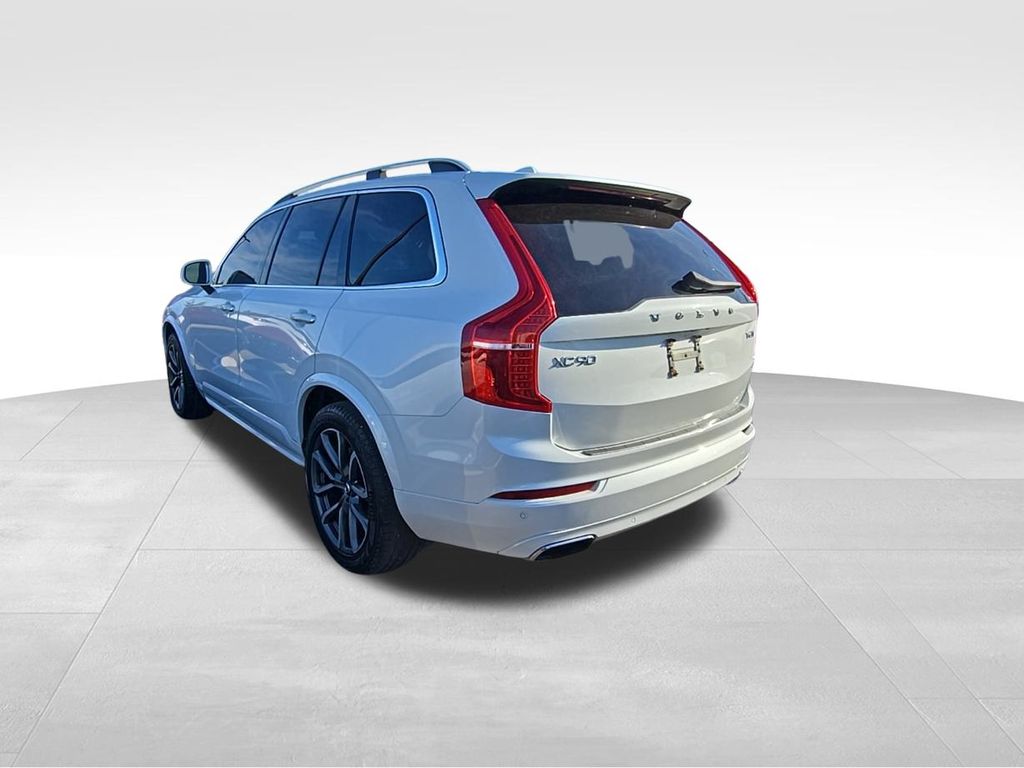 2019 Volvo XC90 T6 Momentum photo 4