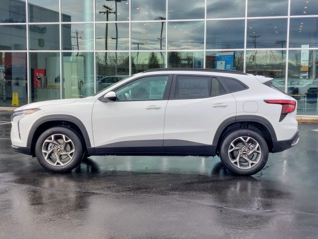 2025 Chevrolet Trax LT photo 7