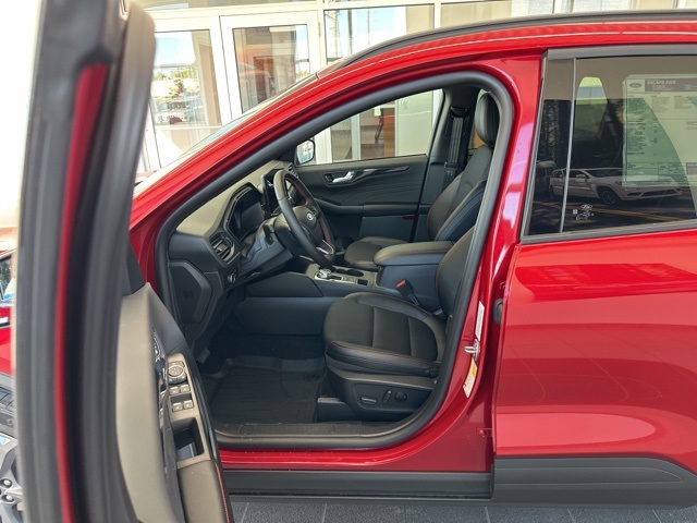 2025 Ford Escape ST-Line photo 7