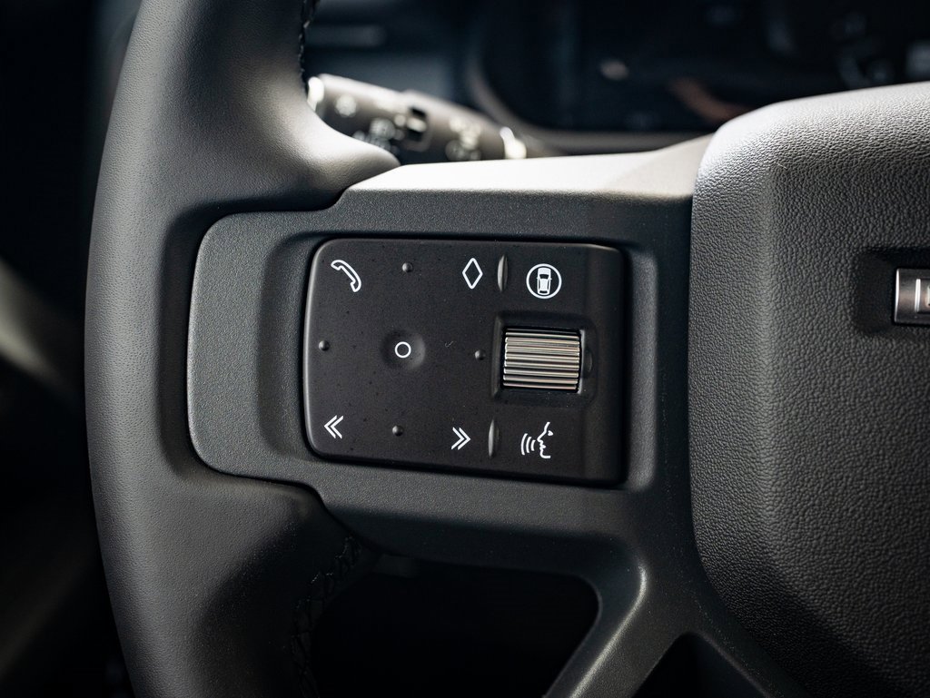 2025 Land Rover Defender 110 X-Dynamic SE photo 20