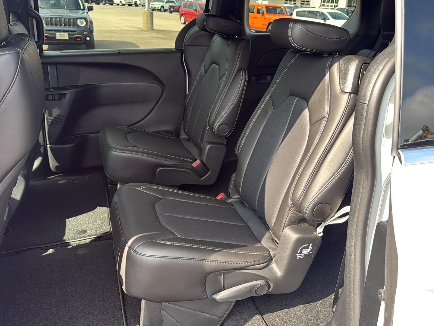 2026 Chrysler Pacifica photo 10