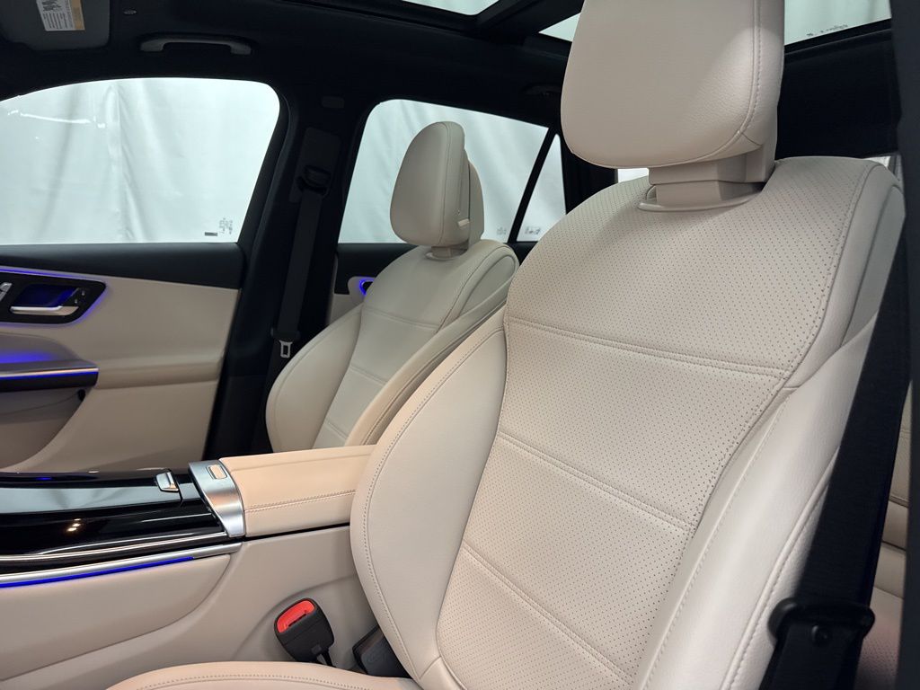 2026 Mercedes Benz GLC 300 photo 13