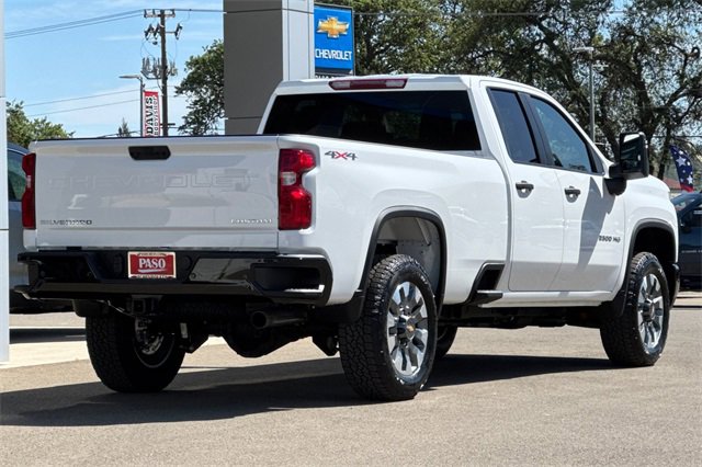 2025 Chevrolet Silverado 2500HD Custom photo 3