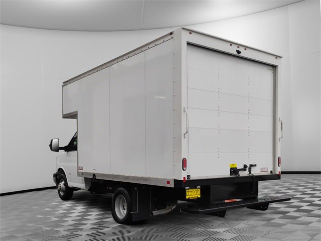 2024 Chevrolet Express Cutaway 3500 photo 3