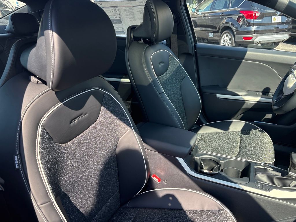 2025 Kia K4 GT-Line photo 29