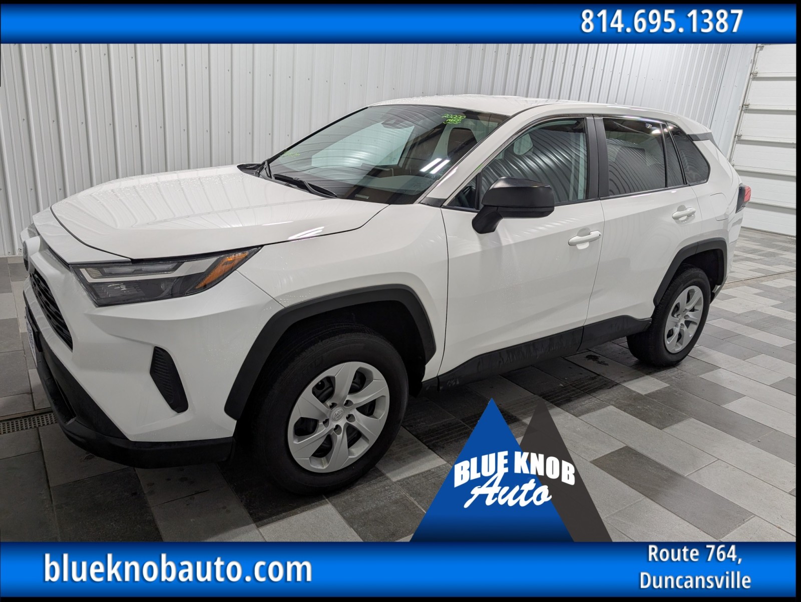 2024 Toyota RAV4 LE's photo