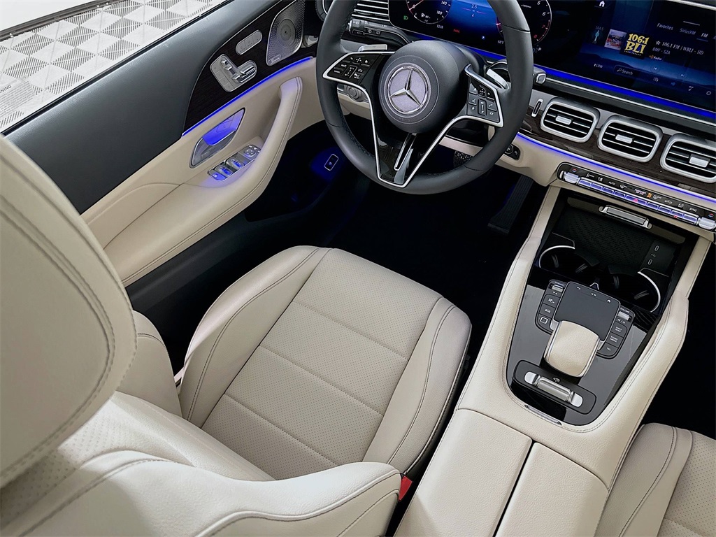 2026 Mercedes Benz GLS 450 4MATIC photo 17