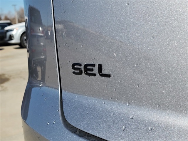 2025 Volkswagen Atlas Cross Sport SEL R-Line photo 4