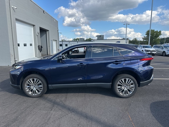 2023 Toyota Venza XLE photo 8
