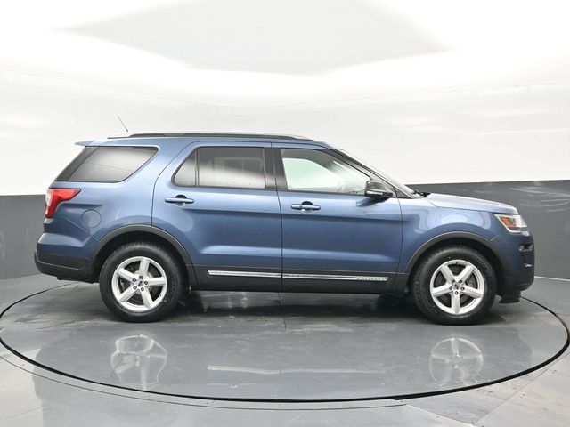 2018 Ford Explorer XLT photo 2