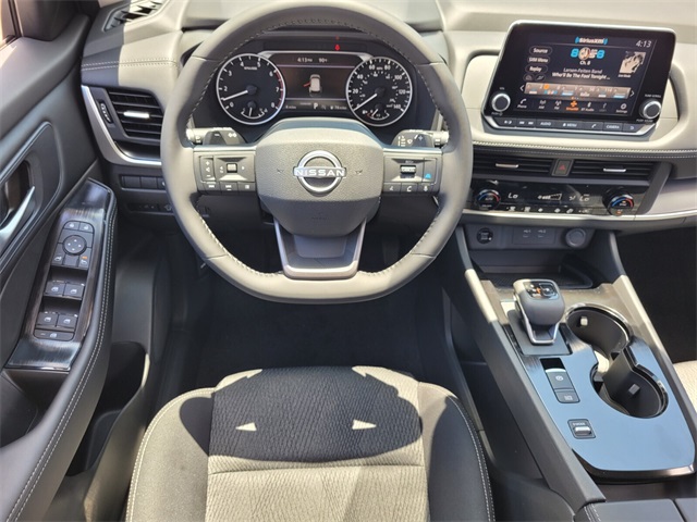 2025 Nissan Rogue SV photo 2